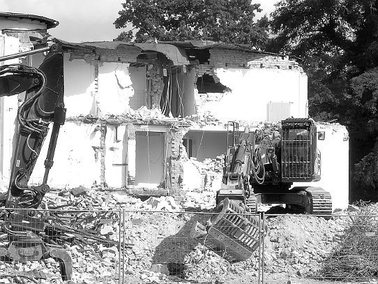 Abbruch eines Gebäudes auf dem ehemaligen Zentralkrankenhausgelände