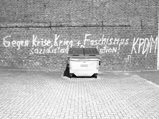 Wilhelmshaven: Mauer mit Graffito