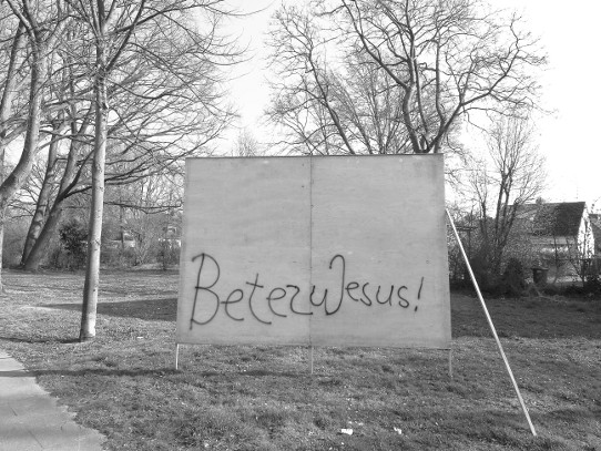 Bremen, Hulsberg: Leere Plakatwand mit Graffito