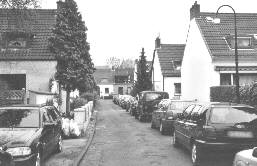 Lippestraße in Klein Mexiko, Bremen, vollgeparkt bis in die letzte Nische