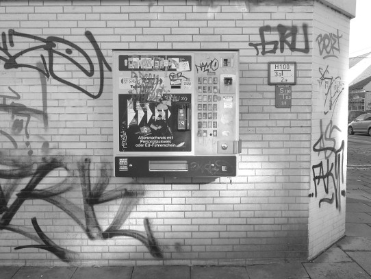 Zigaretten-Automat an der Ecke Stader Str./ Bei den drei Pfählen