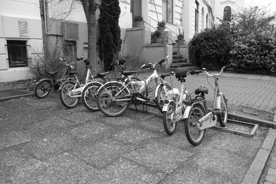 Bremen, Östliche Vorstadt: Fahrradständer mit vielen Kinderfahrrädern