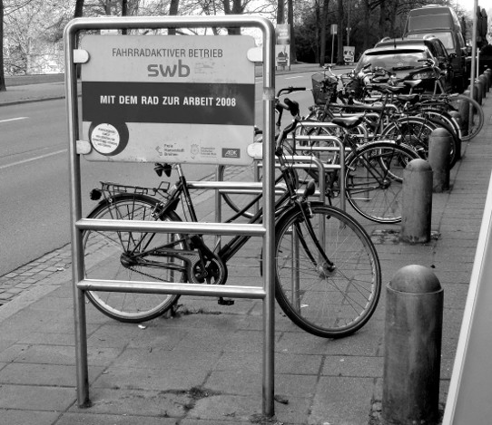 Bremen, Mitte: Hinweisschild auf Auszeichnung als 'Fahrradaktiver Betrieb