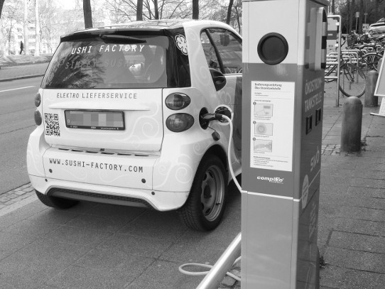 Bremen, Am Wall: Ökostrom-Tankstelle für Elektroautos