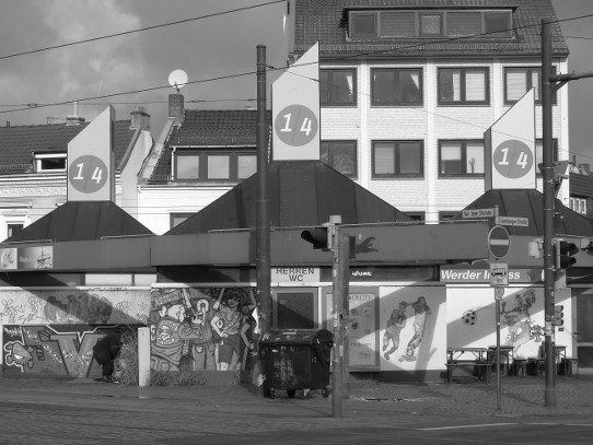 Bremen, Eingangszone Straße 'Vor dem Steintor', Viertel-Zeichen auf Schächten