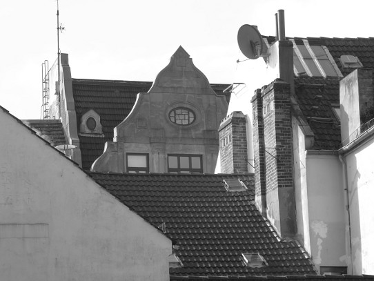 Bremen, Ostertor: Blick über Hinterhäuser auf einen alten Giebel