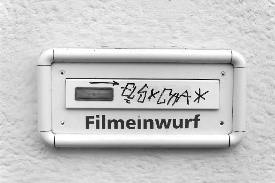 Briefkastenbeschriftung 'Filmeinwurf' in der Bremer Neustadt